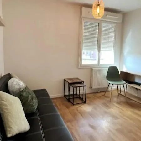 Apartment En Centre-ville De A Proximite De Paris ! *